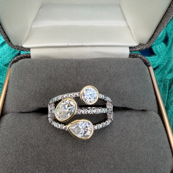 🌵 Past • Present • Future | Moissanite Trilogy Ring | Size 9 - Picture 4 of 5